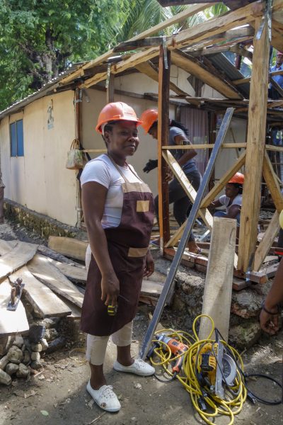<div class="c_news">[TÉMOIGNAGE]</div>Réhabiliter les T-shelters : une solution pour des milliers d'Haïtiens ?